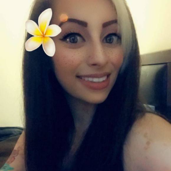 Meet your Posher, Ariana - Picture 1 of 1